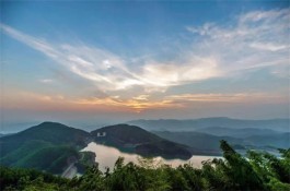 太阳照耀黑麋峰